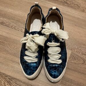 Women’s Navy Croc-Effect Bow Sneakers - Unknown Brand
